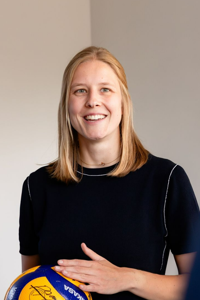Portret van Floor Thiers, kinesitherapeut bij Kine Zonnekeer